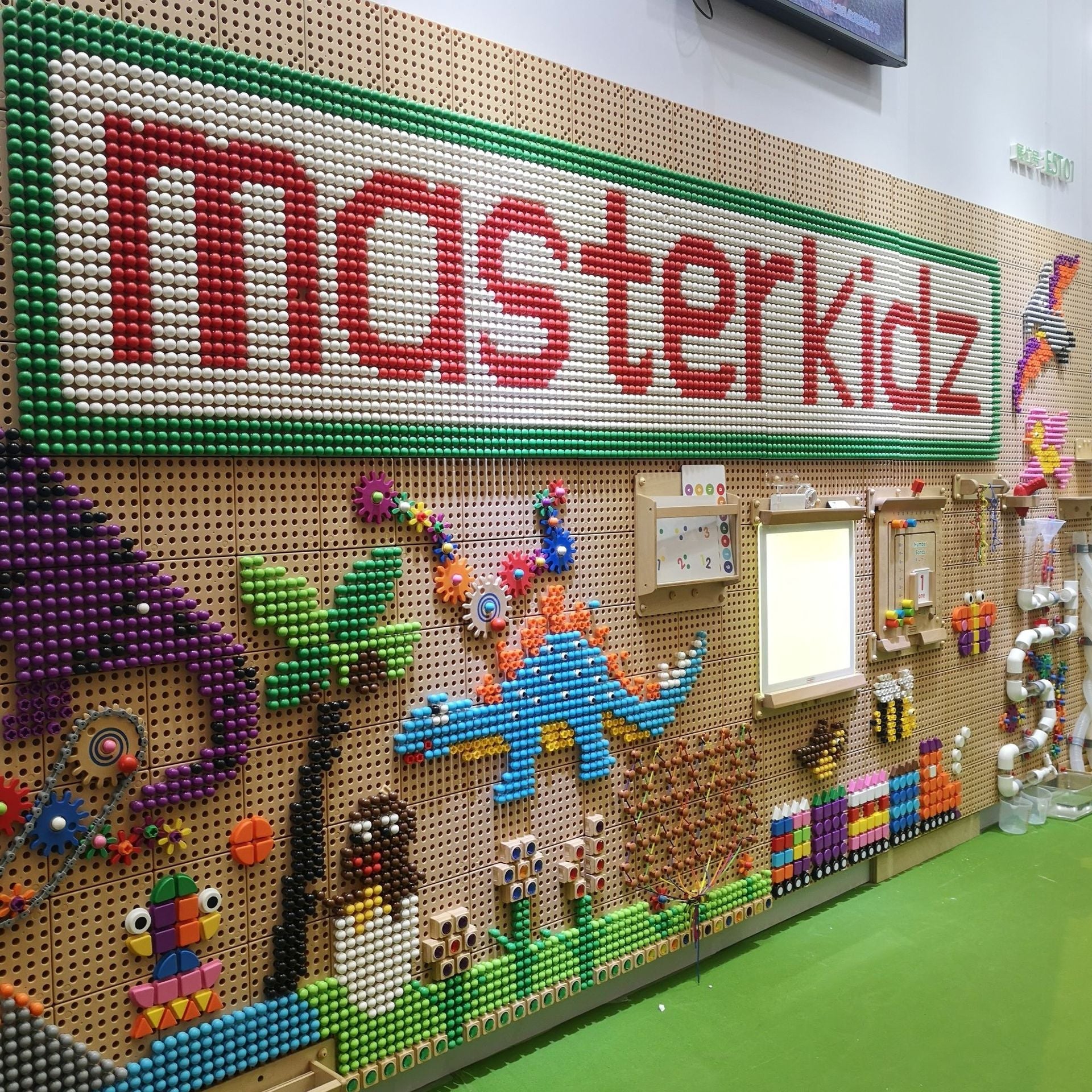 Masterkidz Indoor STEM Wall Panel